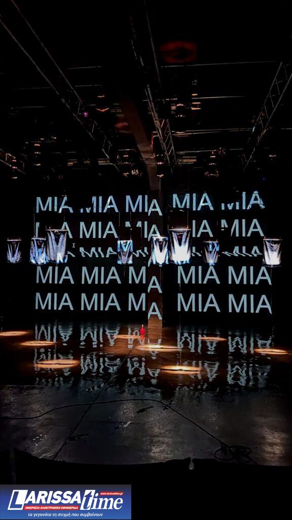 Η Άννα Λεμονάκη επιστρέφει με την περφόρμανς «Μπλε» στην Αθήνα για λίγες παραστάσεις