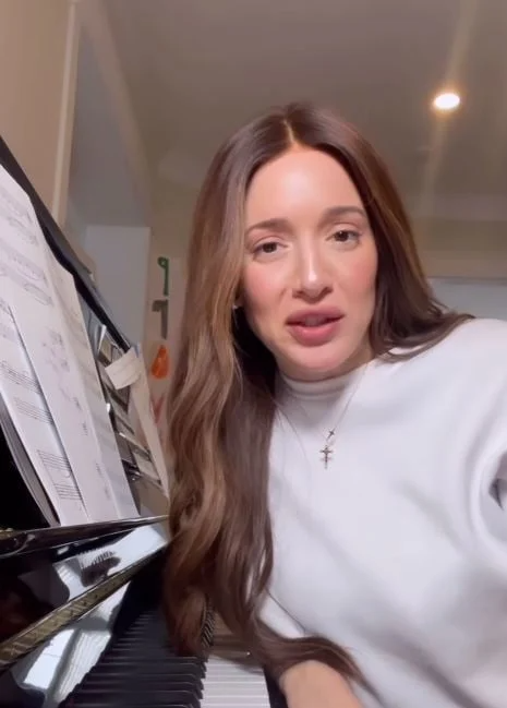 Καλομοίρα μεταμόρφωση 