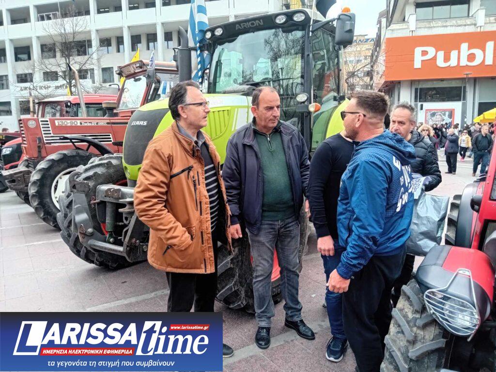 Μαζικό το συλλαλητήριο στην κεντρική πλατεία της Λάρισας για τα Τέμπη