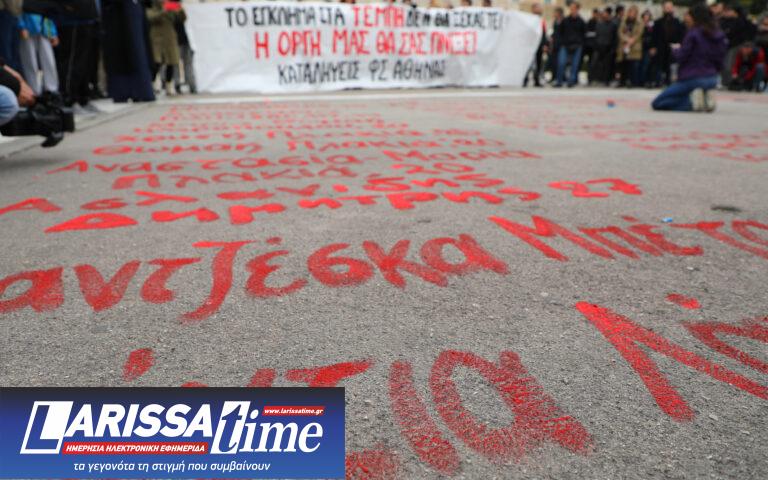 Τέμπη: Τι απαντά ο Δήμος Αθηναίων για το σβήσιμο των ονομάτων των θυμάτων