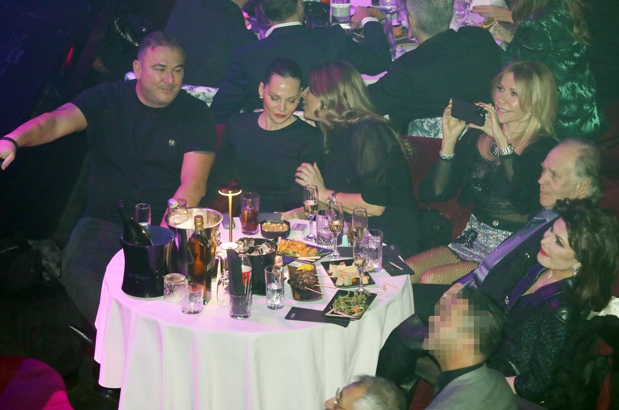 Υβόννη Μπόσνιακ νυχτερινή έξοδος