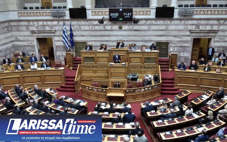 Πρόταση δυσπιστίας: Αυλαία με επίθεση στην αντιπολίτευση