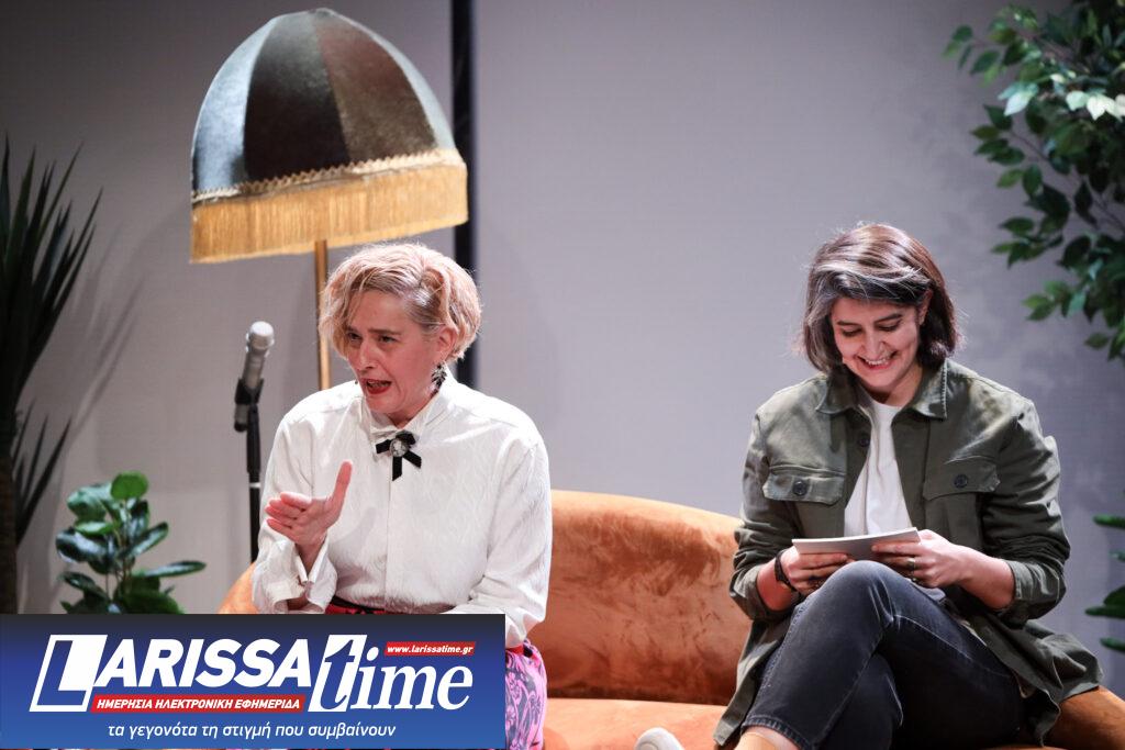 «Μπατόν Σαλέ» στο Εθνικό Θέατρο: Ζωντανές συνεντεύξεις σε ελαφριά ατμόσφαιρα – Καλεσμένη η Κλειώ Παπαπαντολέων