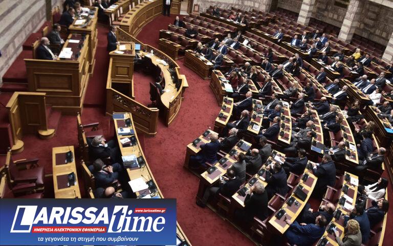 Πρόταση δυσπιστίας: Στη Βουλή ξανά η κόντρα για τα Τέμπη