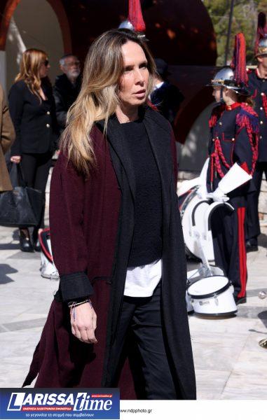 Η Εβελίνα Παπούλια στην κηδεία του Ηλία Λογοθέτη