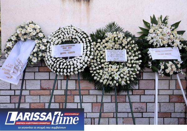 Στεφάνια στην κηδεία του Ηλία Λογοθέτη