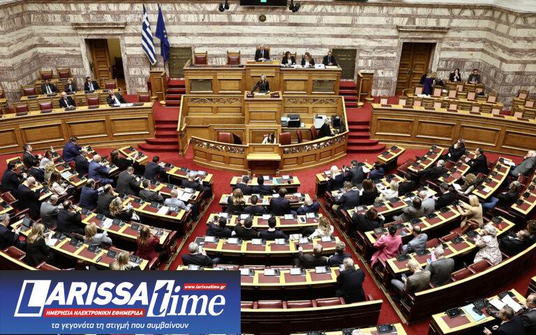 Πρόταση δυσπιστίας: Σε υψηλούς τόνους η συζήτηση στη Βουλή