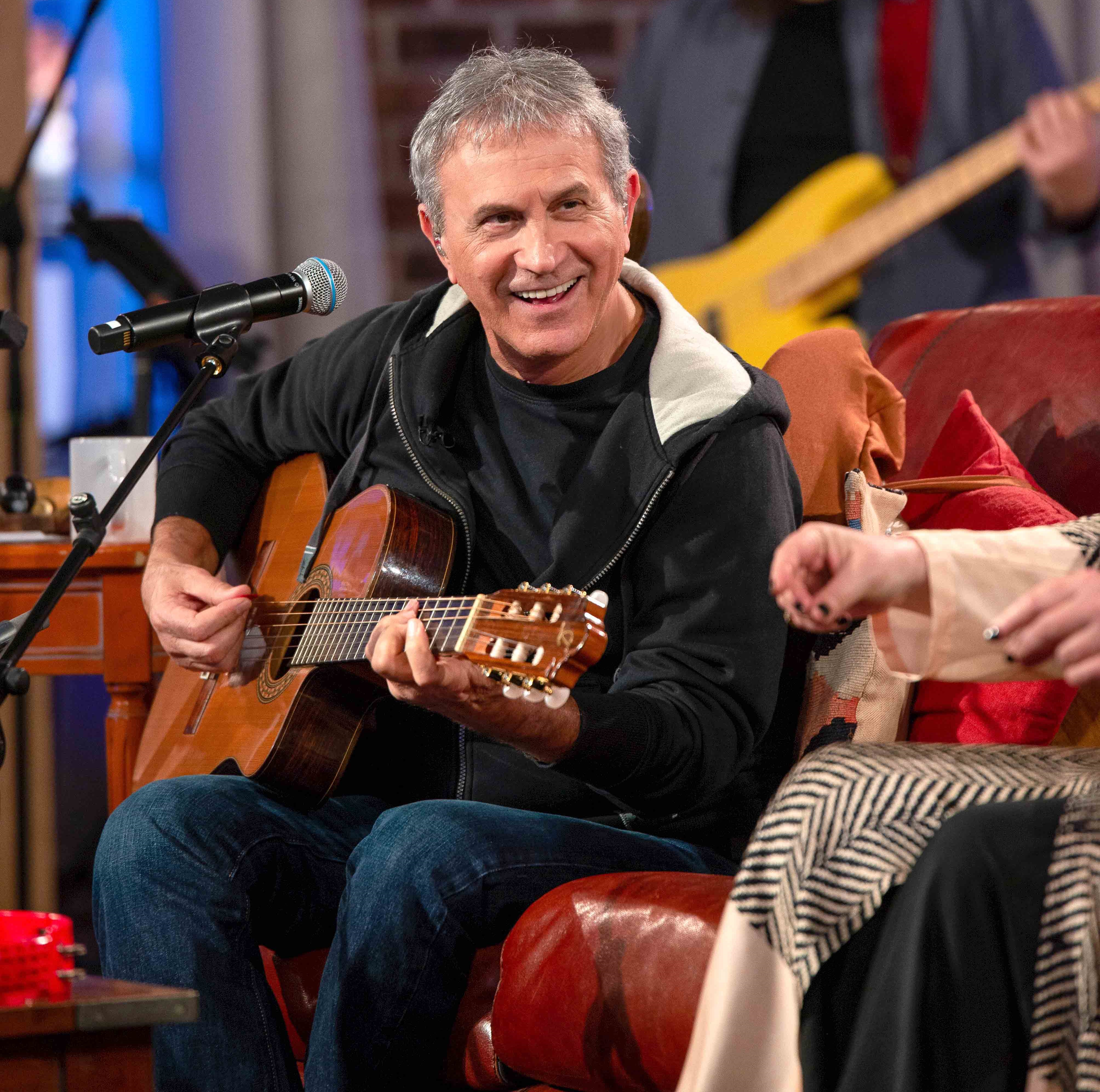 Το «Μουσικό κουτί» του Λευτέρη Παπαδόπουλου με τους Γιώργο Νταλάρα, Δημήτρη Μπάση και Μελίνα Κανά – Δείτε 4 βίντεο