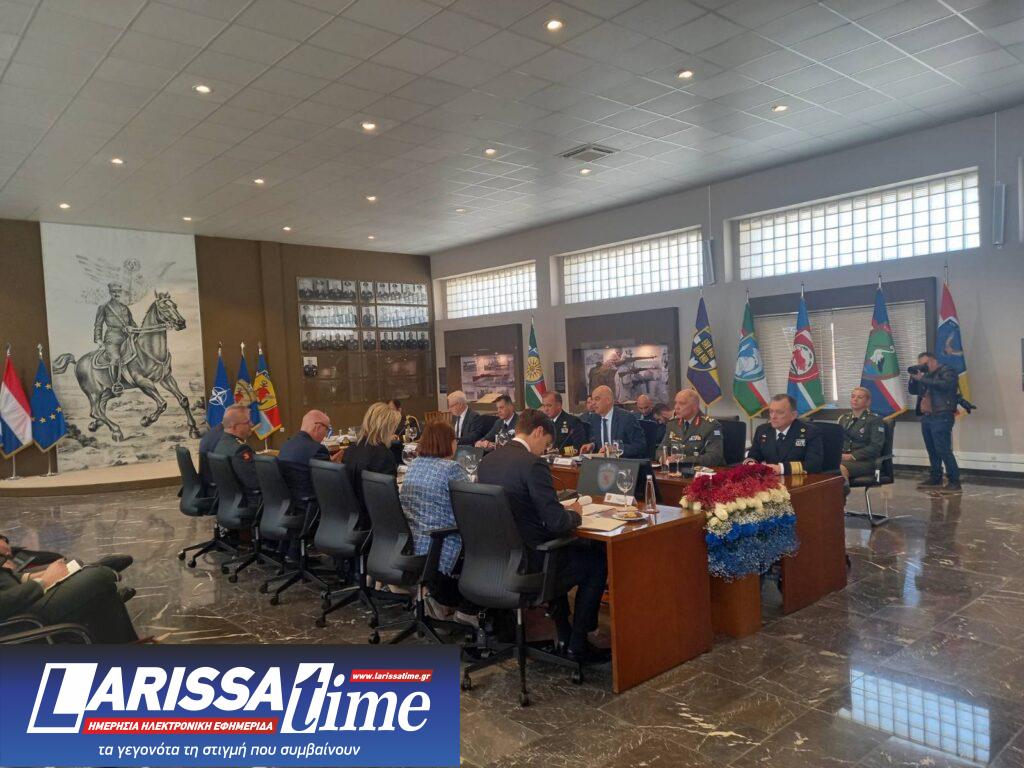 Πιο στενές οι αμυντικές σχέσεις Ελλάδας – Ολλανδίας μετά τη συνάντηση των υπουργών Άμυνας στη Λάρισα