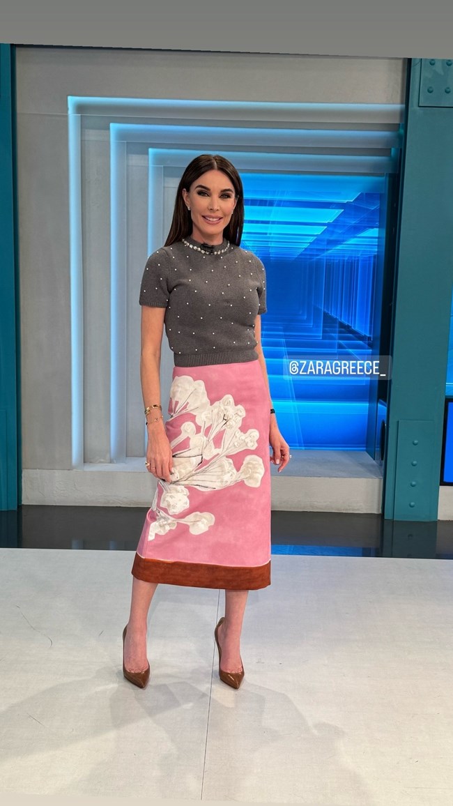 Τατιάνα Στεφανίδου: Φόρεσε την πιο στιλάτη ZARA φούστα για τα ανοιξιάτικα office looks