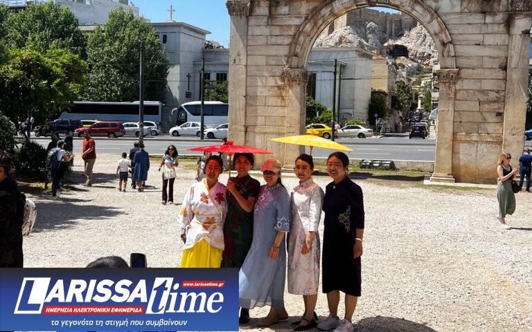 Η Αθήνα πλημμυρίζει με τουρίστες και στο βάθος η «καλύτερη σεζόν» στην Ιστορία