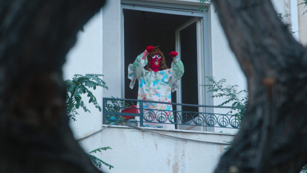 Ο Φιλ Ιερόπουλος σε μία περιήγηση στην Αθήνα με μία “Avant-Drag” ματιά