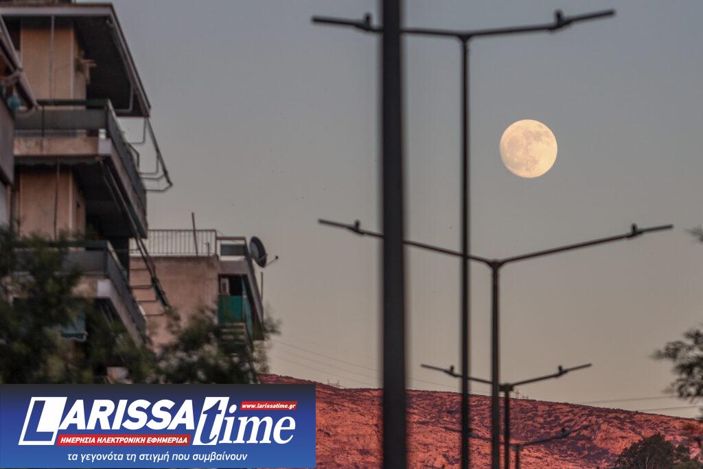Πανσέληνος Ιουνίου: Μαγεύουν οι εικόνες από το «Φεγγάρι της Φράουλας»