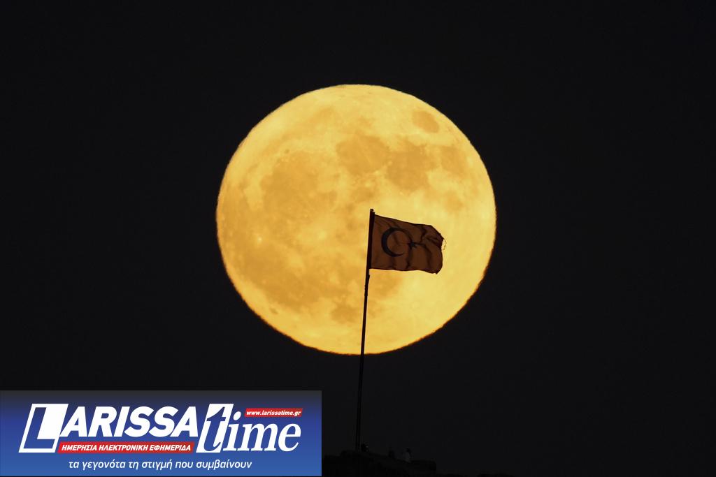 Πανσέληνος Ιουνίου: Μαγεύουν οι εικόνες από το «Φεγγάρι της Φράουλας»