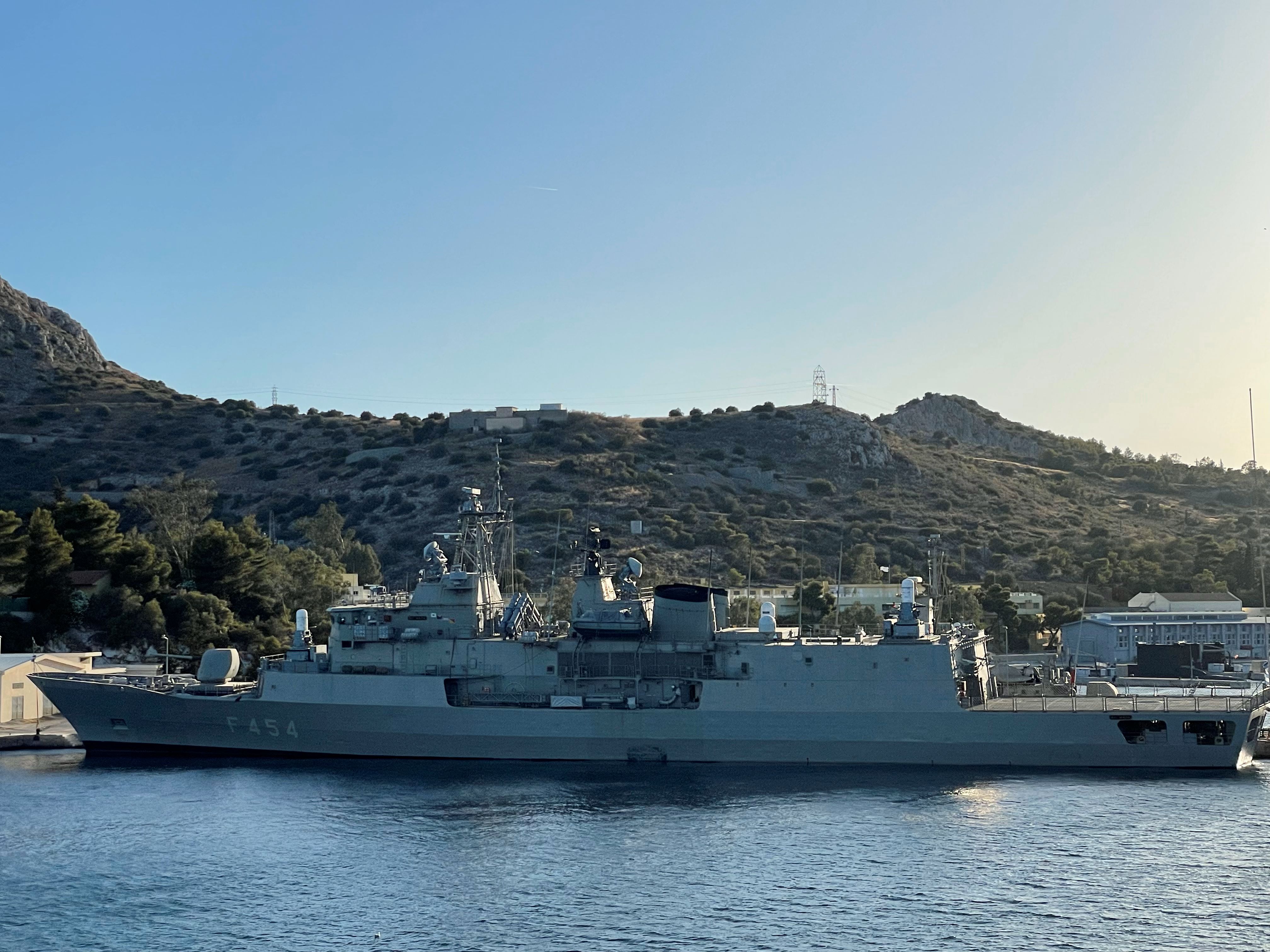 Αποκλειστικές εικόνες: Η φρεγάτα «ΨΑΡΑ» λίγο πριν τον απόπλου για την Ερυθρά Θάλασσα-4