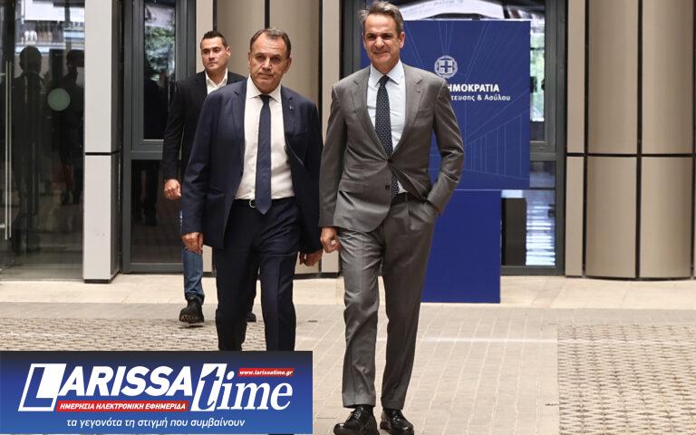 Επίσκεψη του πρωθυπουργού στο υπ. Μετανάστευσης και Ασύλου – «Το νερό έχει μπει στο αυλάκι»