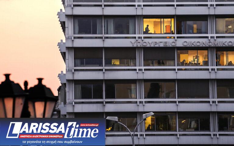 ΥΠΟΙΚ: Εισφορά 33% σε υπερκέρδη διυλιστηρίων – Μειωμένος ΦΠΑ σε ταξί και καφέ