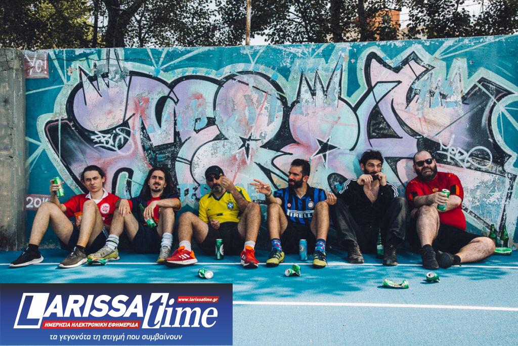 “Τι ομάδα είσαι ρε;”: Μια παράσταση για την οπαδική βία σε σκηνοθεσία Γ. Μαυρόπουλου στο Β’ Αρχαίο Θέατρο Λάρισας