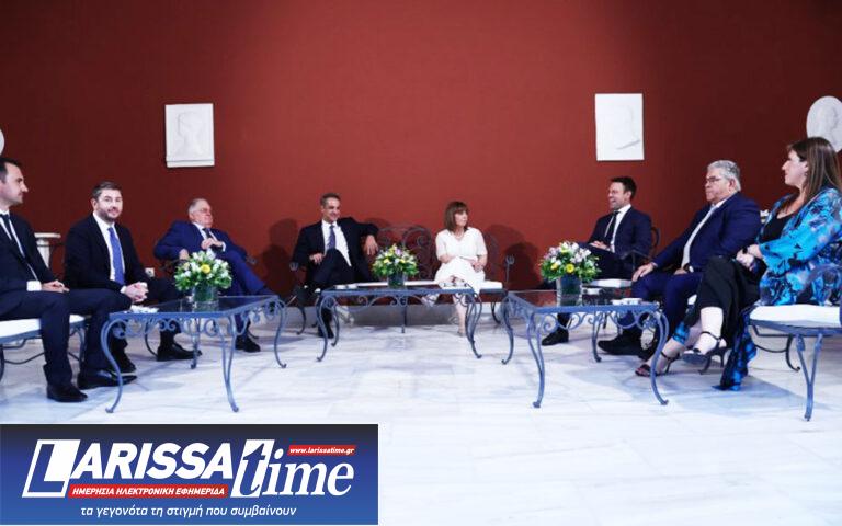 Γιορτή για τη Δημοκρατία με τρία μηνύματα