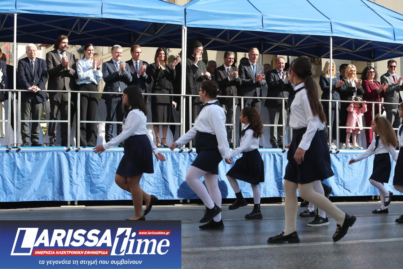 Στιγμιότυπο από τη μαθητική παρέλαση για την εθνική επέτειο της 28ης Οκτωβρίου 1940 στη Θεσσαλονίκη