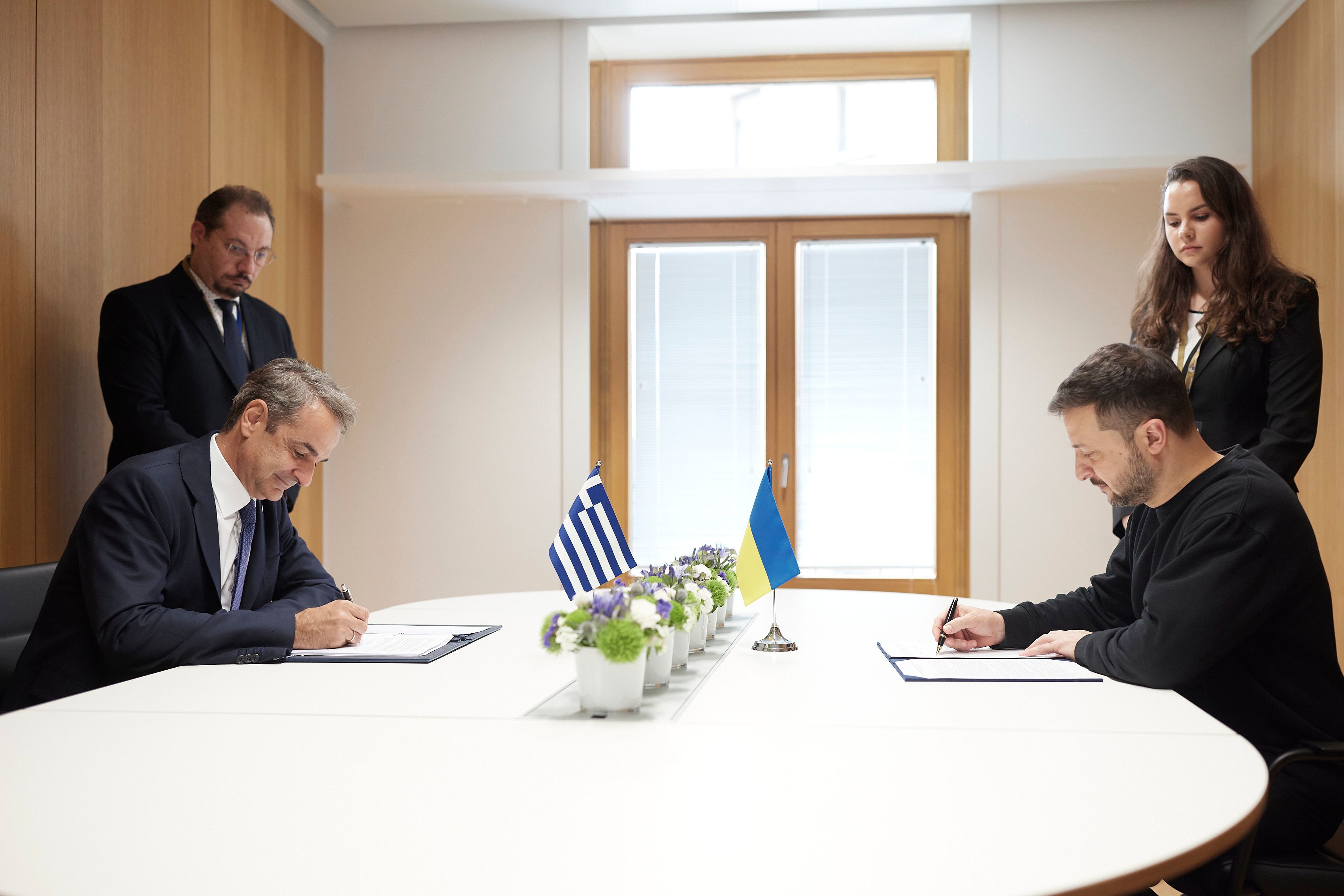Συμφωνία Μητσοτάκη – Ζελένσκι για συνεργασία σε θέματα ασφάλειας-1