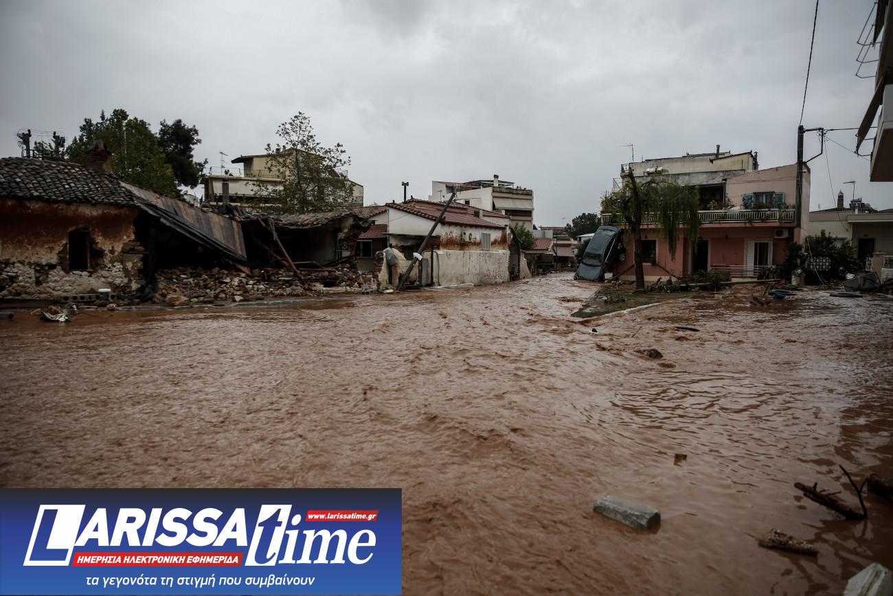 Εικόνα που δείχνει πλημμυρισμένους δρόμους στη Μάνδρα το 2017