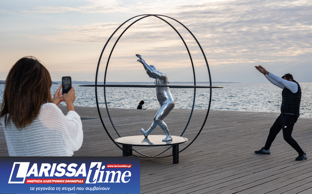 Θεσσαλονίκη: Ολοκληρώνεται το Flow η  performance του Α. Μιχαήλ και μεταφέρεται στη διασταύρωση Λ. Στρατού και Αγγελάκη