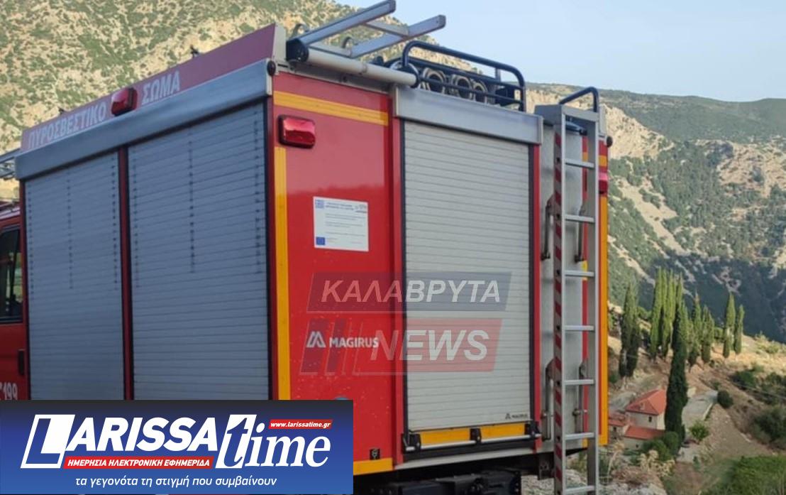 Πυροσβεστικό όχημα στο σημείο του δυστυχήματος στα Καλάβρυτα