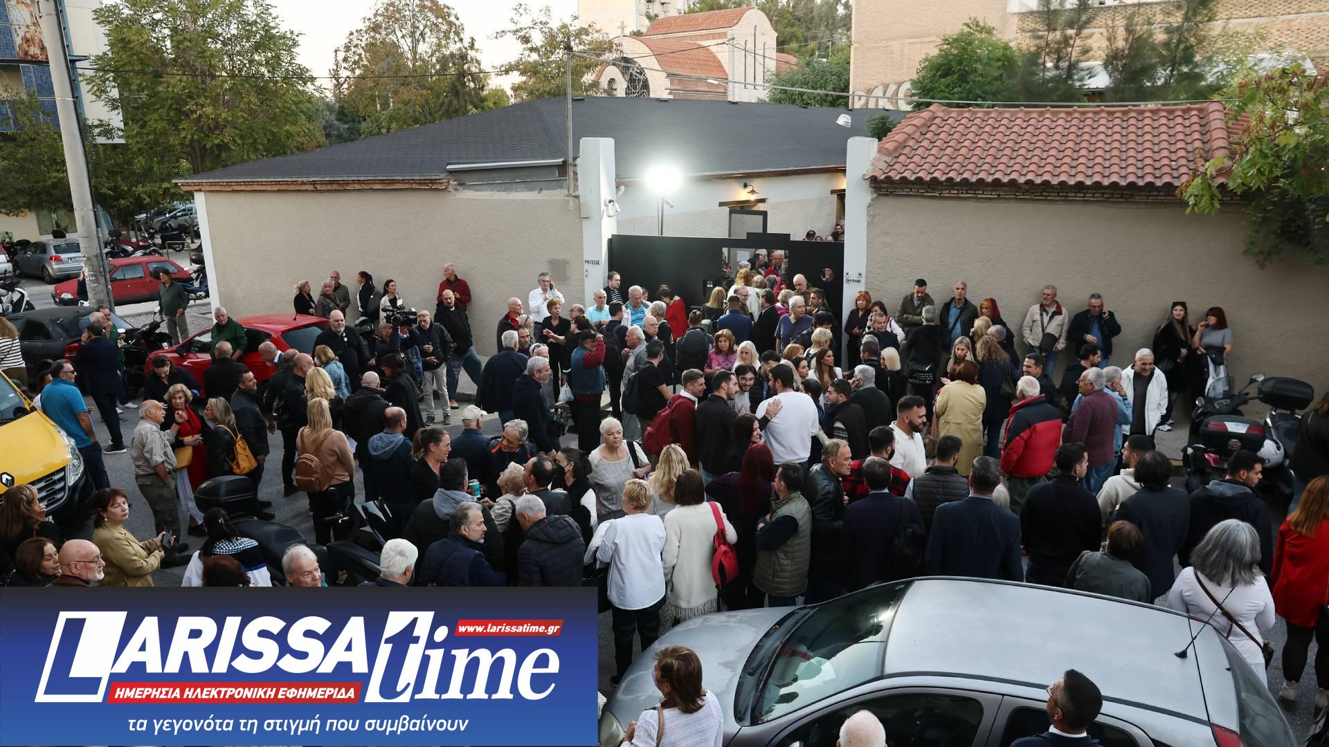 Στέφανος Κασσελάκης: Εγκαίνια γραφείων στον Ταύρο με καπνογόνα και συνθήματα-2