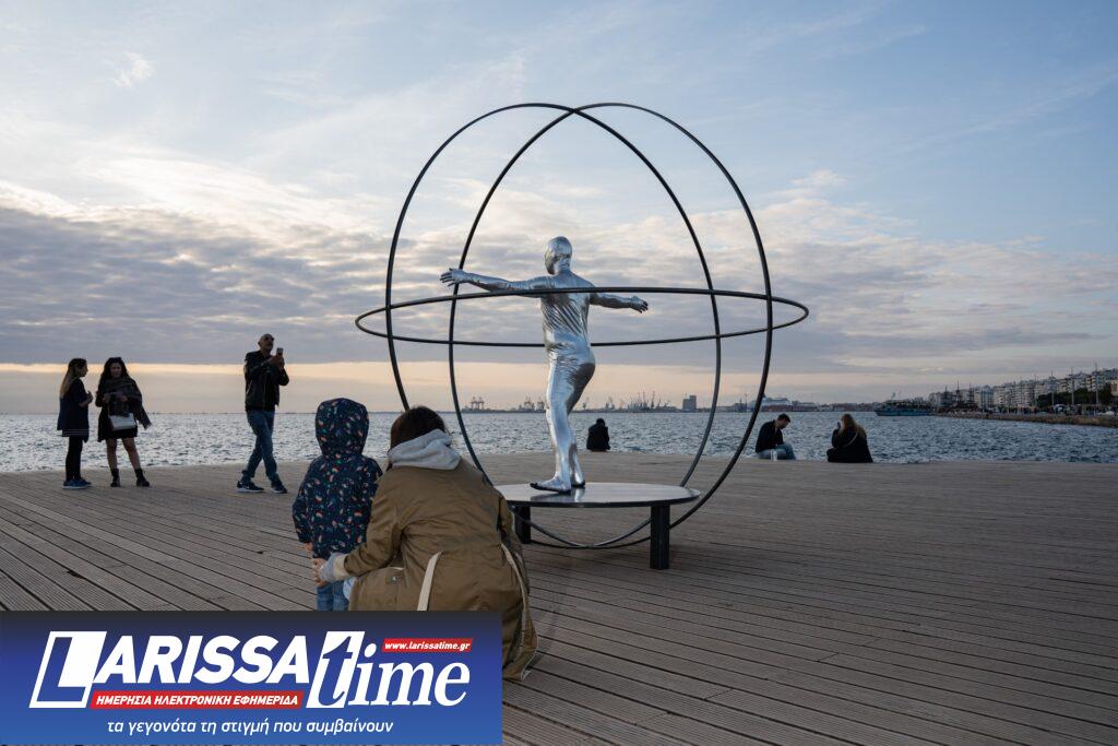 Θεσσαλονίκη: Ολοκληρώνεται το Flow η  performance του Α. Μιχαήλ και μεταφέρεται στη διασταύρωση Λ. Στρατού και Αγγελάκη