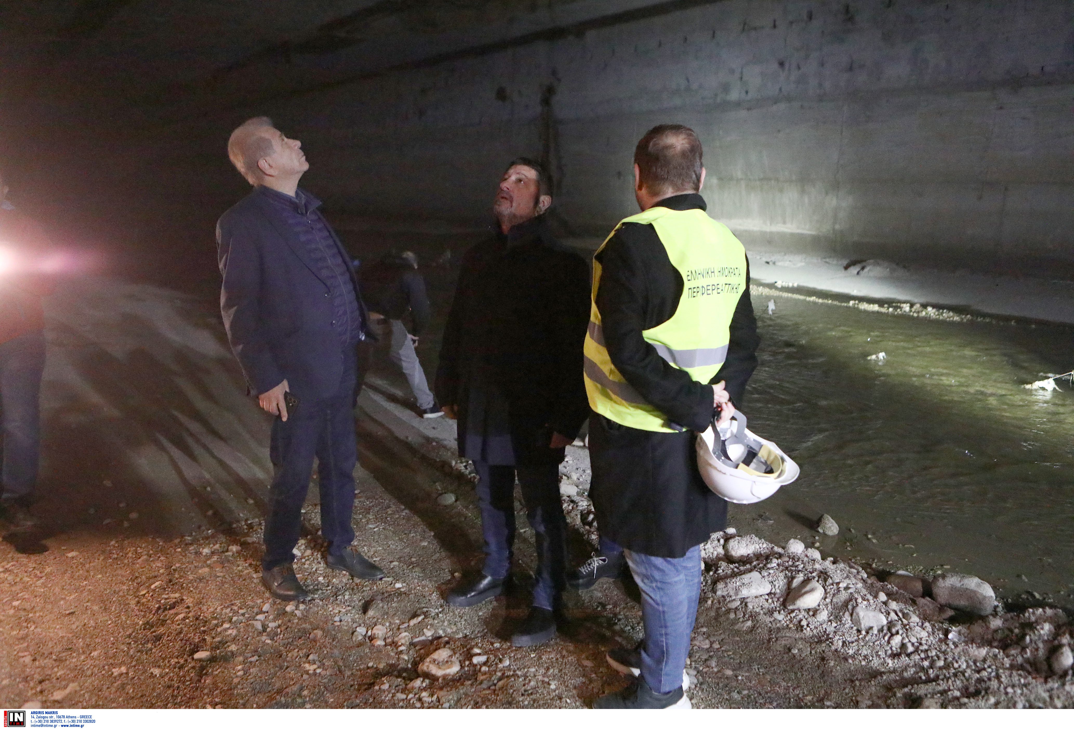 Αυτοψία Χαρδαλιά στον συλλεκτήριο αγωγό του Αιγάλεω – «Ηταν πλήρως φραγμένος»-2