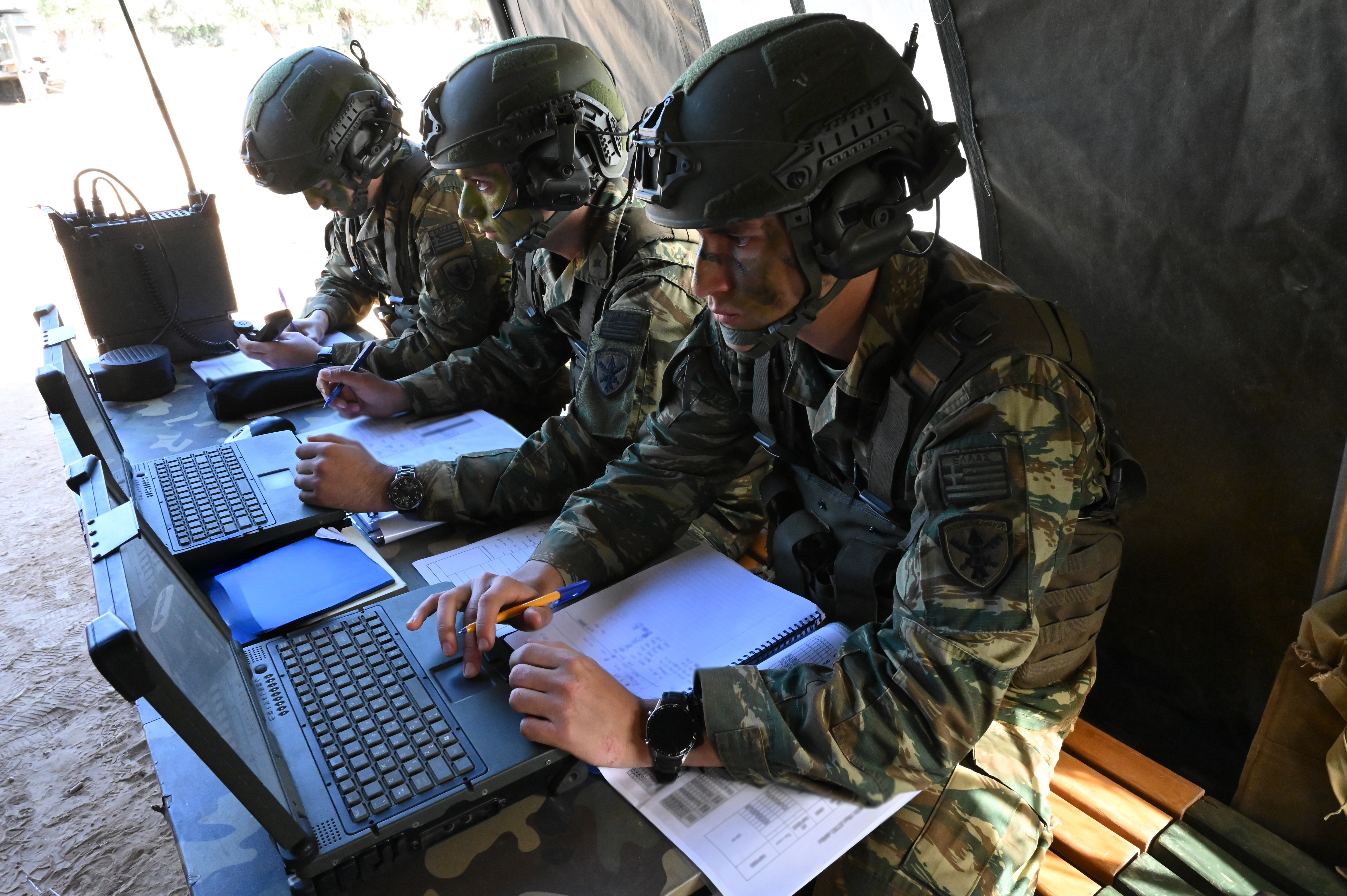 Βολές πυροβολικού με τη βοήθεια drones-1