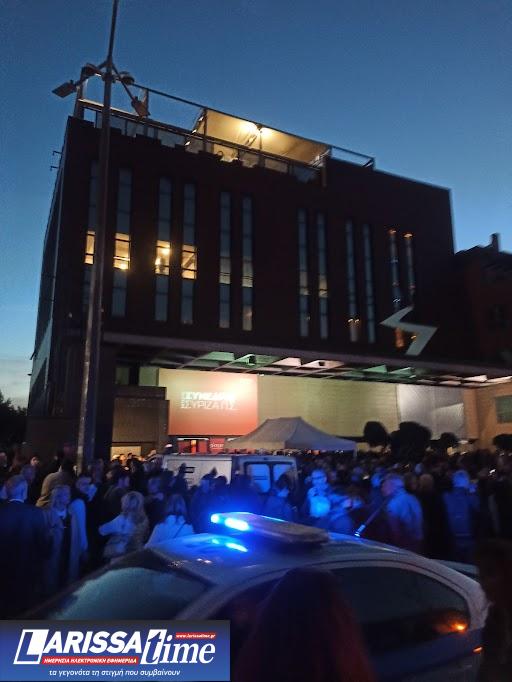 ΣΥΡΙΖΑ: Πολεμικό κλίμα και πλήθος κόσμου έξω από τον χώρο του συνεδρίου-1