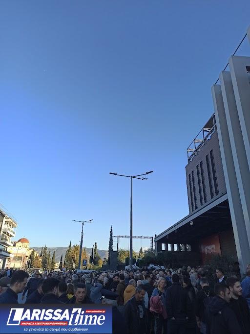 ΣΥΡΙΖΑ: Πολεμικό κλίμα και πλήθος κόσμου έξω από τον χώρο του συνεδρίου-5