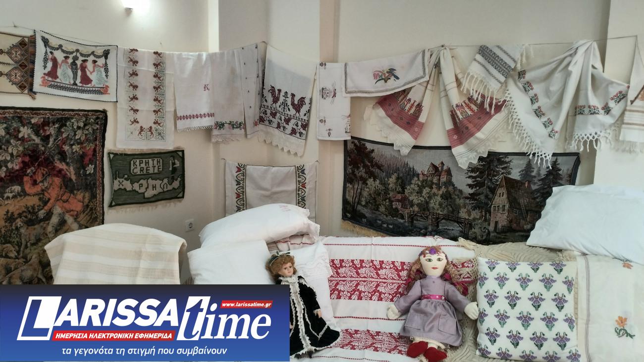 Εικόνα που δείχνει υφαντά και άλλες δημιουργίες των μελών των ΚΗΦΗ στο Ηράκλειο