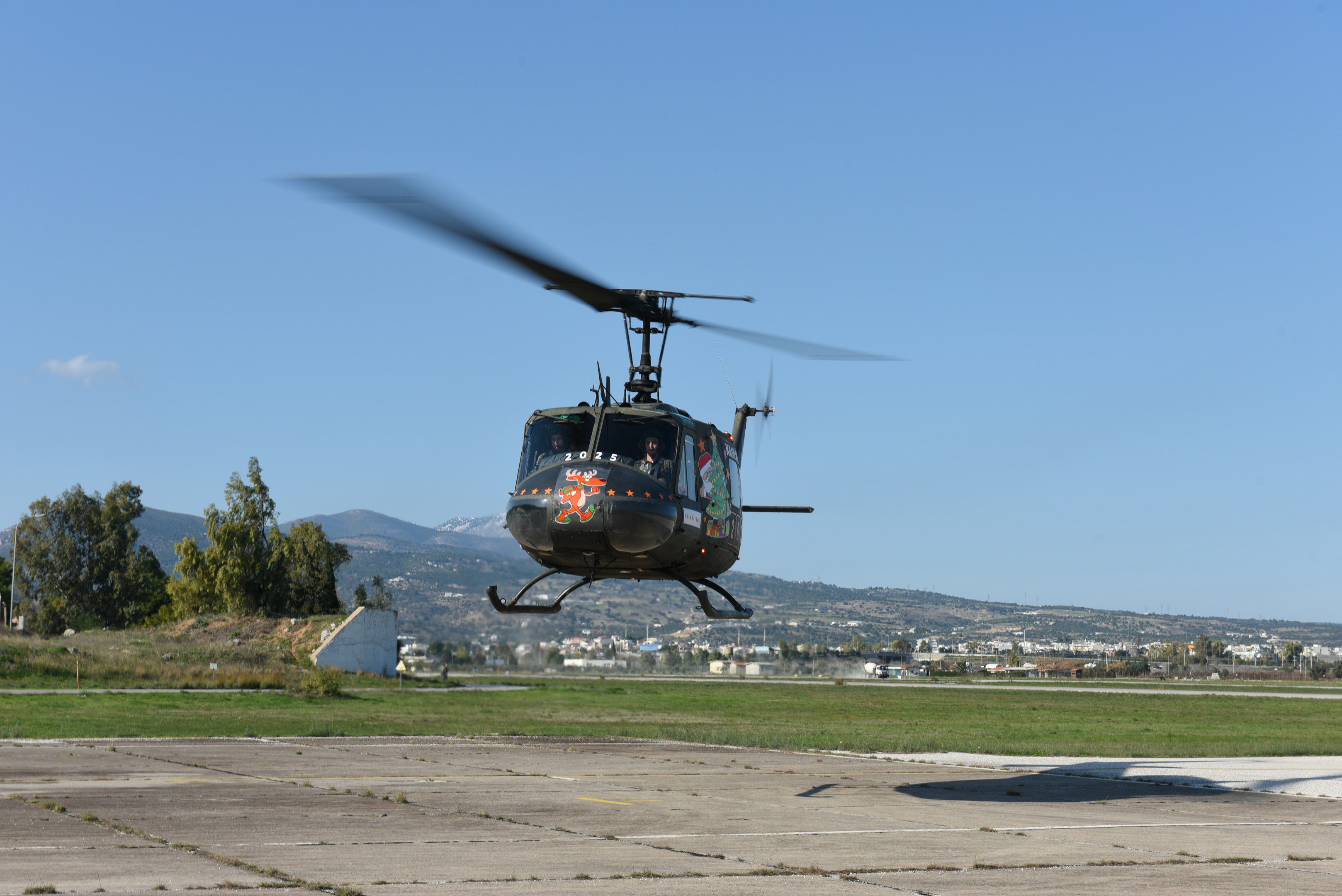 Ο Αϊ Βασίλης ήρθε με… ελικόπτερο-7