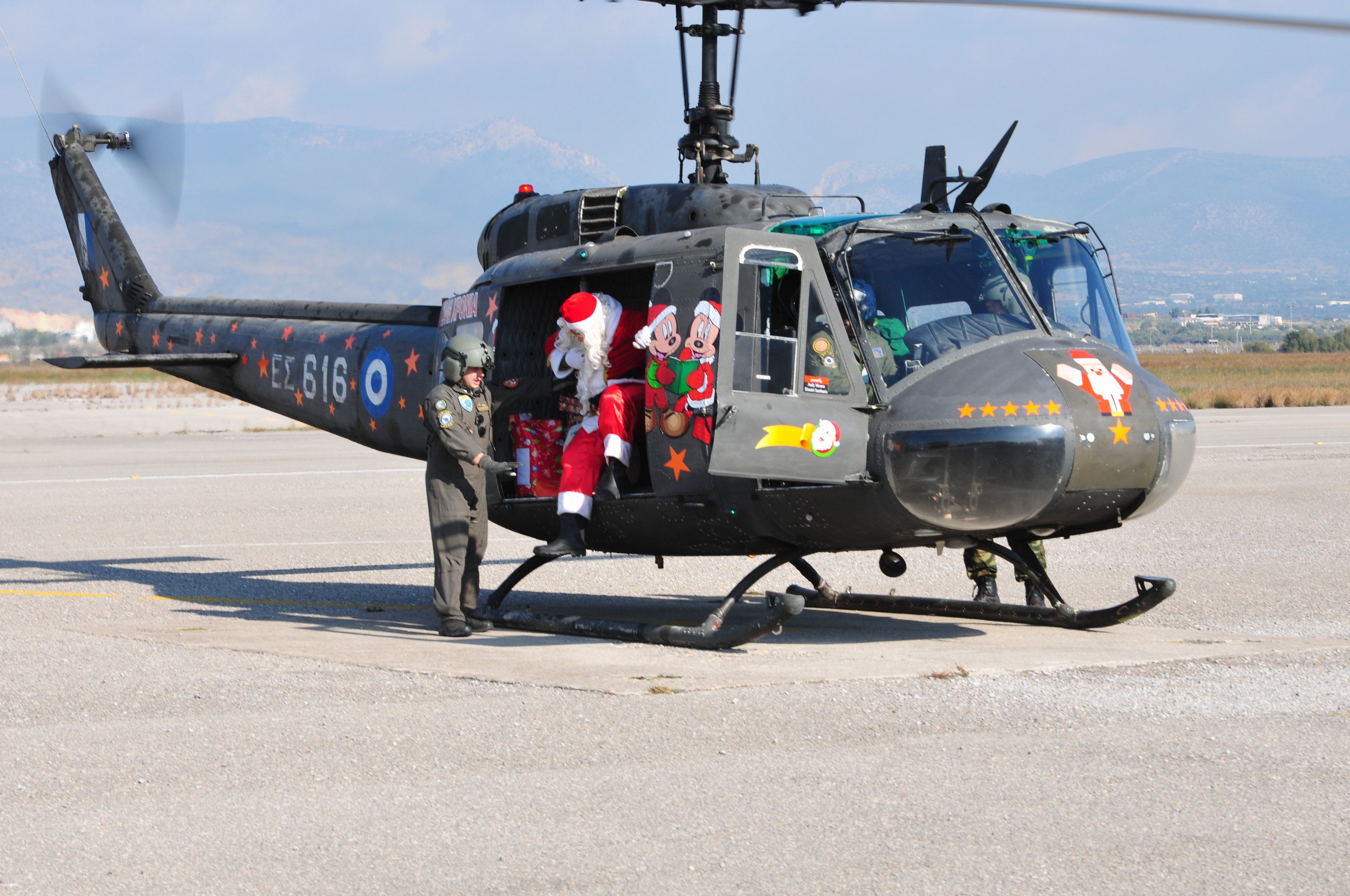 Ο Αϊ Βασίλης ήρθε με… ελικόπτερο-5