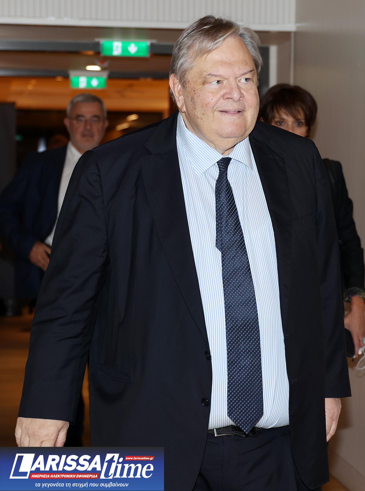 Εντός και Εκτός: Δύο εξοπλιστικά προγράμματα στη Βουλή-1