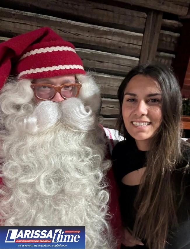 Η Ελένη Τσάμη με τον Άγιο Βασίλη στο Ροβανιέμι