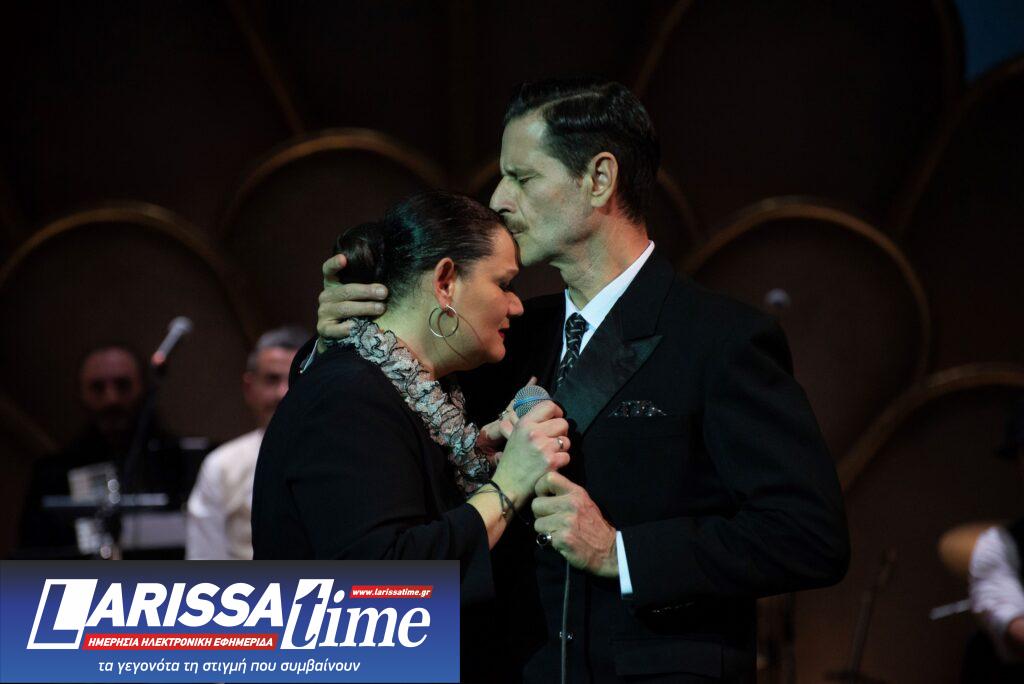 «MANOLIS / καρδιά σε τέσσερις χορδές» – Πρώτες εικόνες και video από την παράσταση για τη ζωή του Μανώλη Χιώτη – Οι παραστάσεις συνεχίζονται