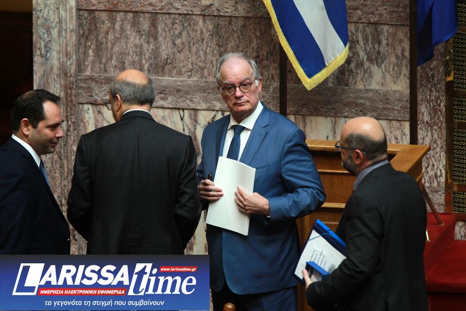 Κώστας Τασούλας: Ο πολιτικός που αγαπάει τους ποιητές-3