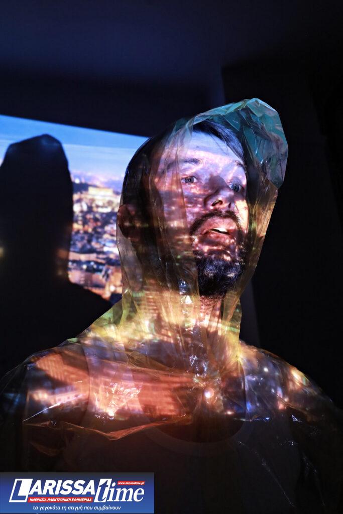 «Όταν» – Μια σκηνική αλληγορία βασισμένη στα διηγήματα του Ευθύμη Φιλίππου σε σκηνοθεσία της Νατάσας Παπανδρέου