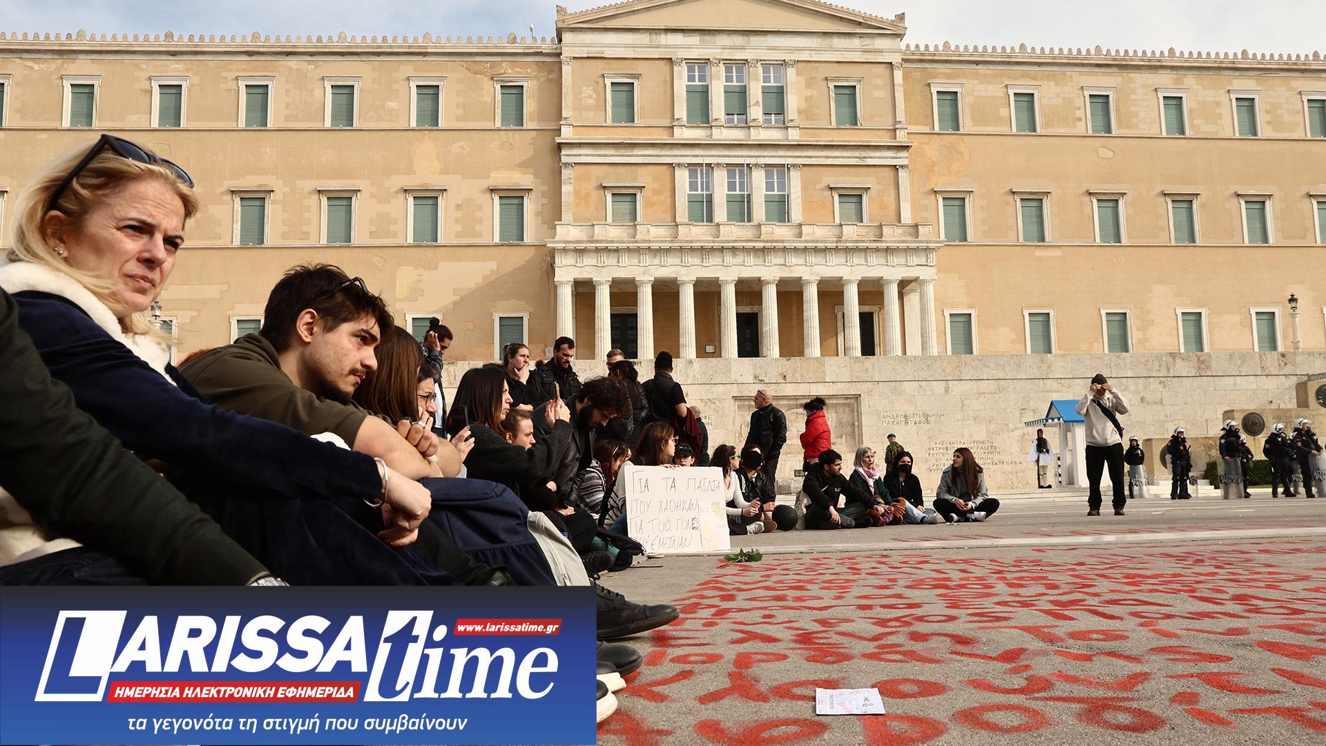 Τέμπη: Οι μαζικές διαδηλώσεις αλλάζουν την πολιτική ατζέντα-1
