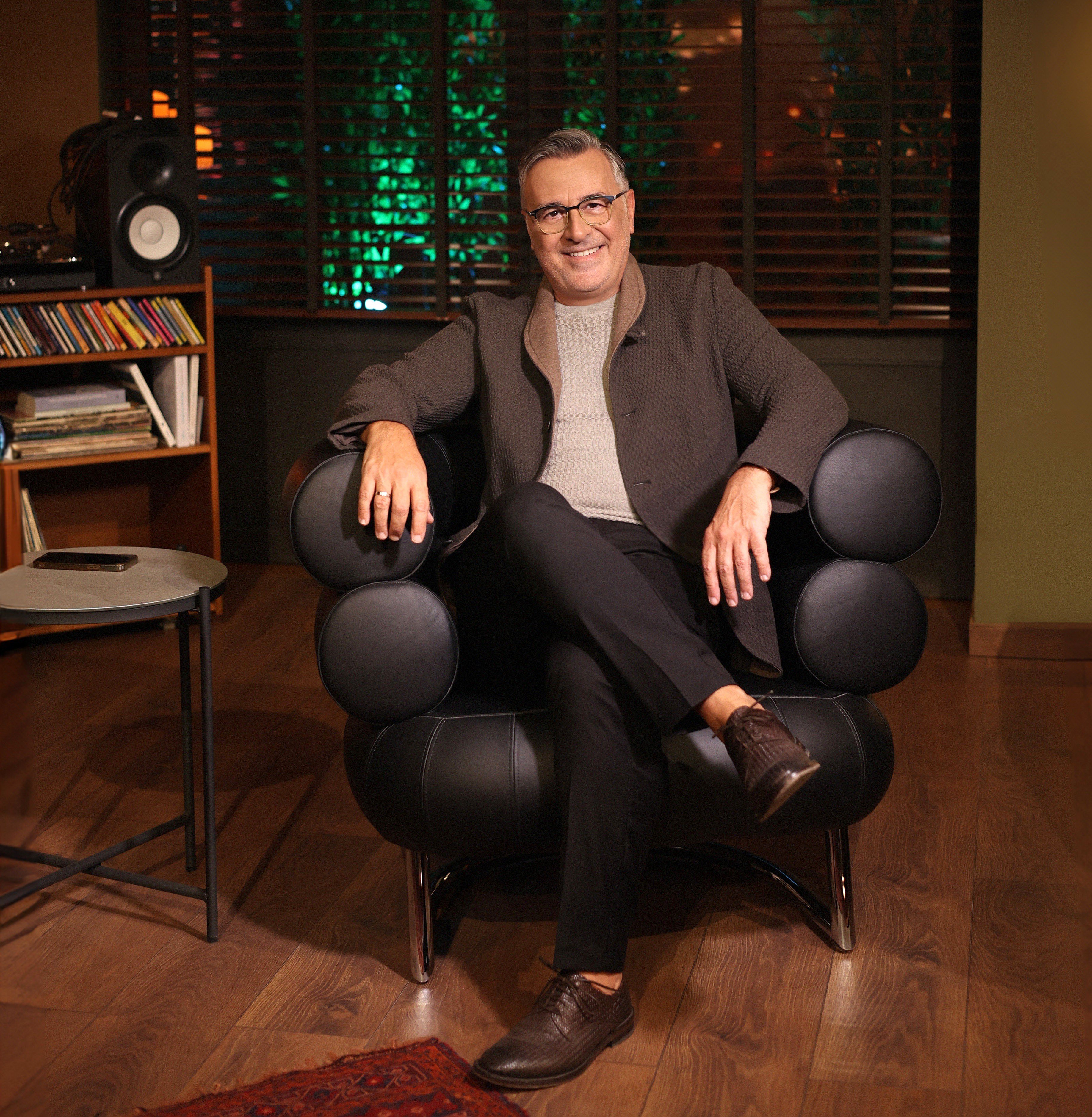 ΕΡΤ1: Θέμης Καραμουρατίδης, Νατάσσα Μποφίλιου, Πάνος Μουζουράκης στην #Παρέα του Γιώργου Κουβαρά