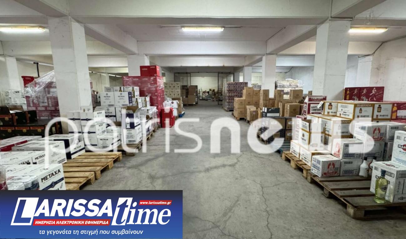 Εικόνα που δείχνει το εσωτερικό της επιχείρησης απ' όπου οι διαρρήκτες αφαίρεσαν άγνωστο αριθμό κιβωτίων με ποτά 