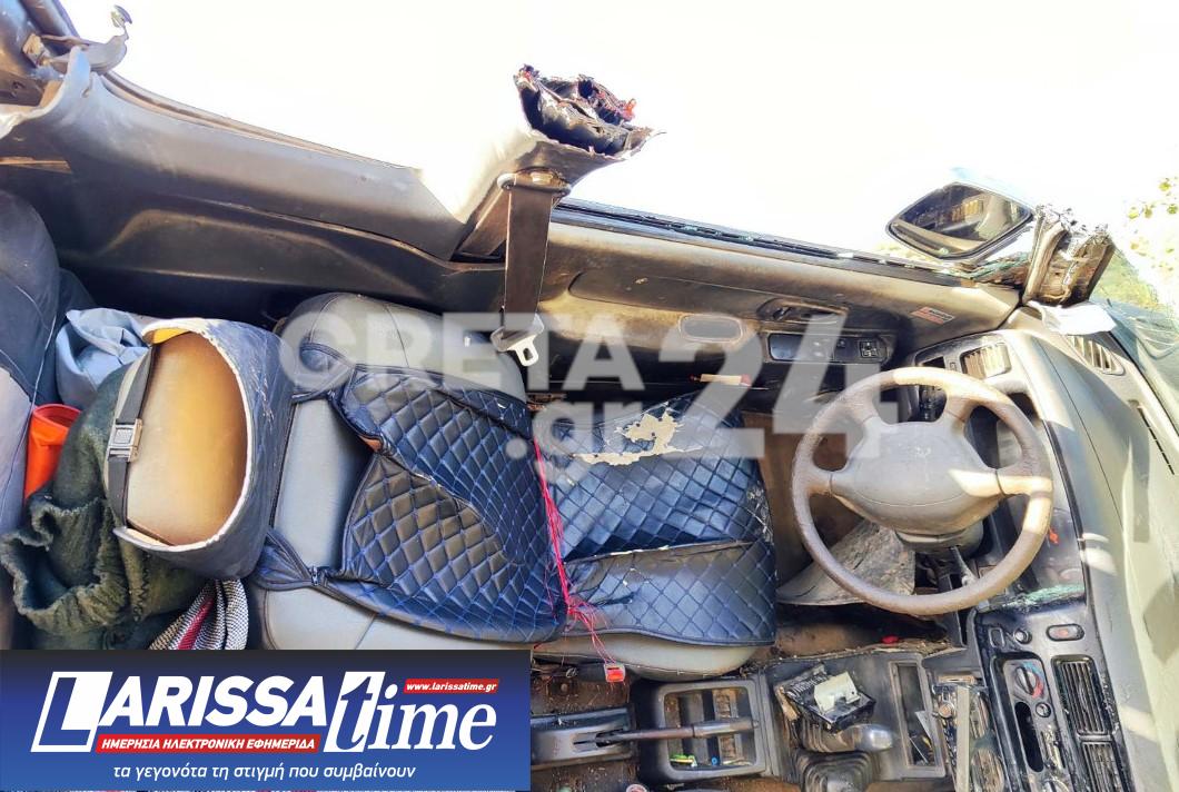 Σοκαριστική εικόνα από ό,τι απέμεινε από το αγροτικό μετά τη σύγκρουση