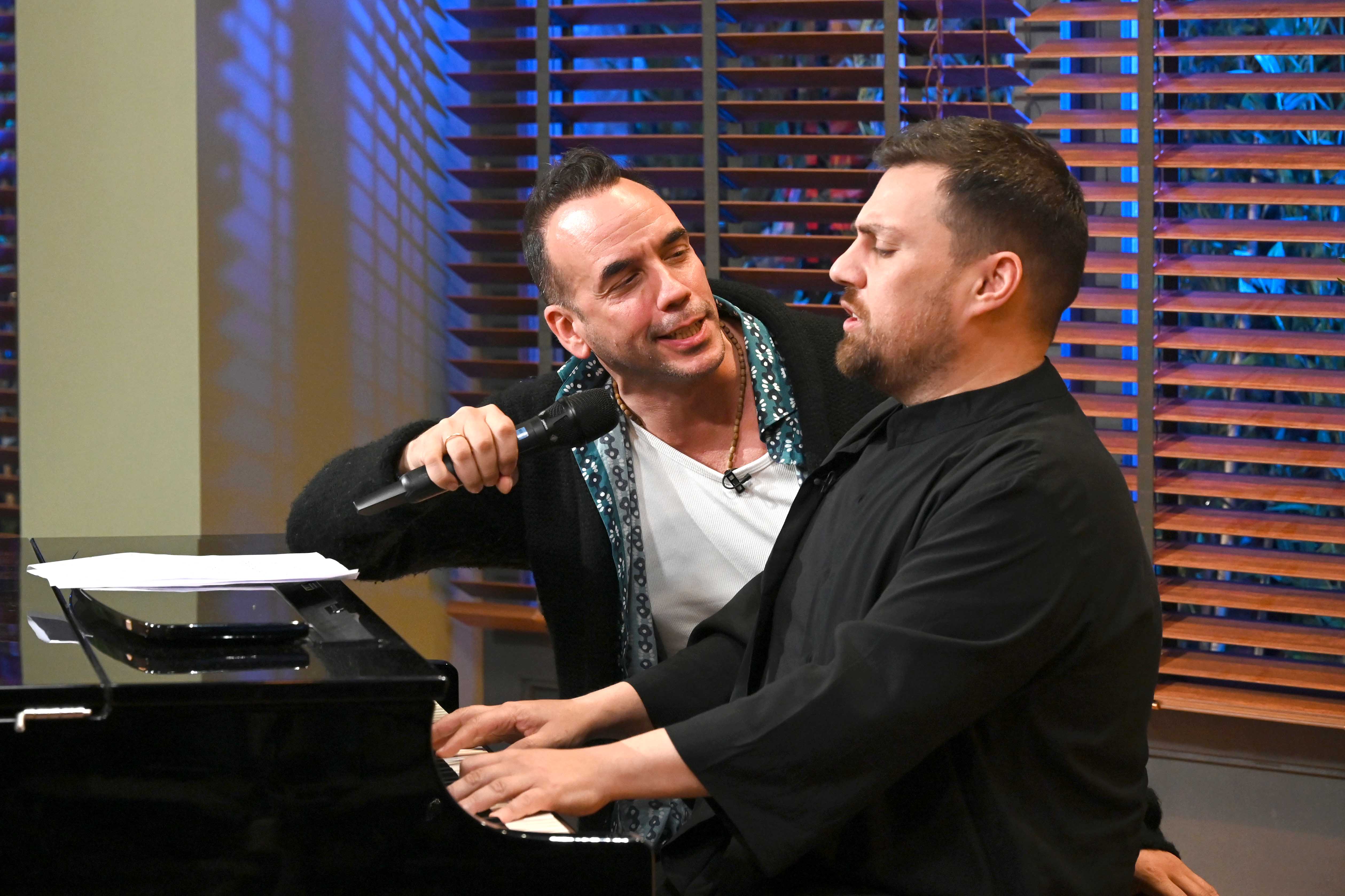 ΕΡΤ1: Θέμης Καραμουρατίδης, Νατάσσα Μποφίλιου, Πάνος Μουζουράκης στην #Παρέα του Γιώργου Κουβαρά