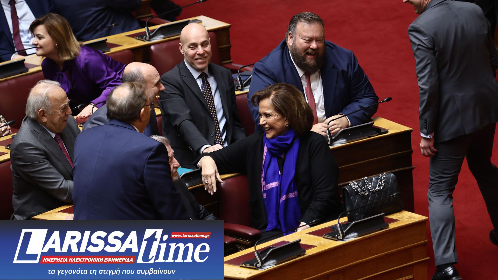 Βουλή: Πηγαδάκια, χαμόγελα και η «έξοδος» της Κωνσταντοπούλου – Στιγμιότυπα από την ψηφοφορία για εκλογή ΠτΔ-8