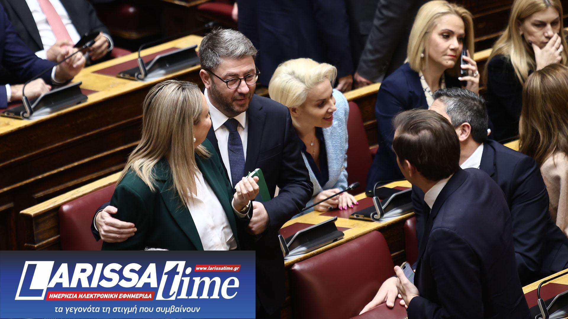 Βουλή: Πηγαδάκια, χαμόγελα και η «έξοδος» της Κωνσταντοπούλου – Στιγμιότυπα από την ψηφοφορία για εκλογή ΠτΔ-11