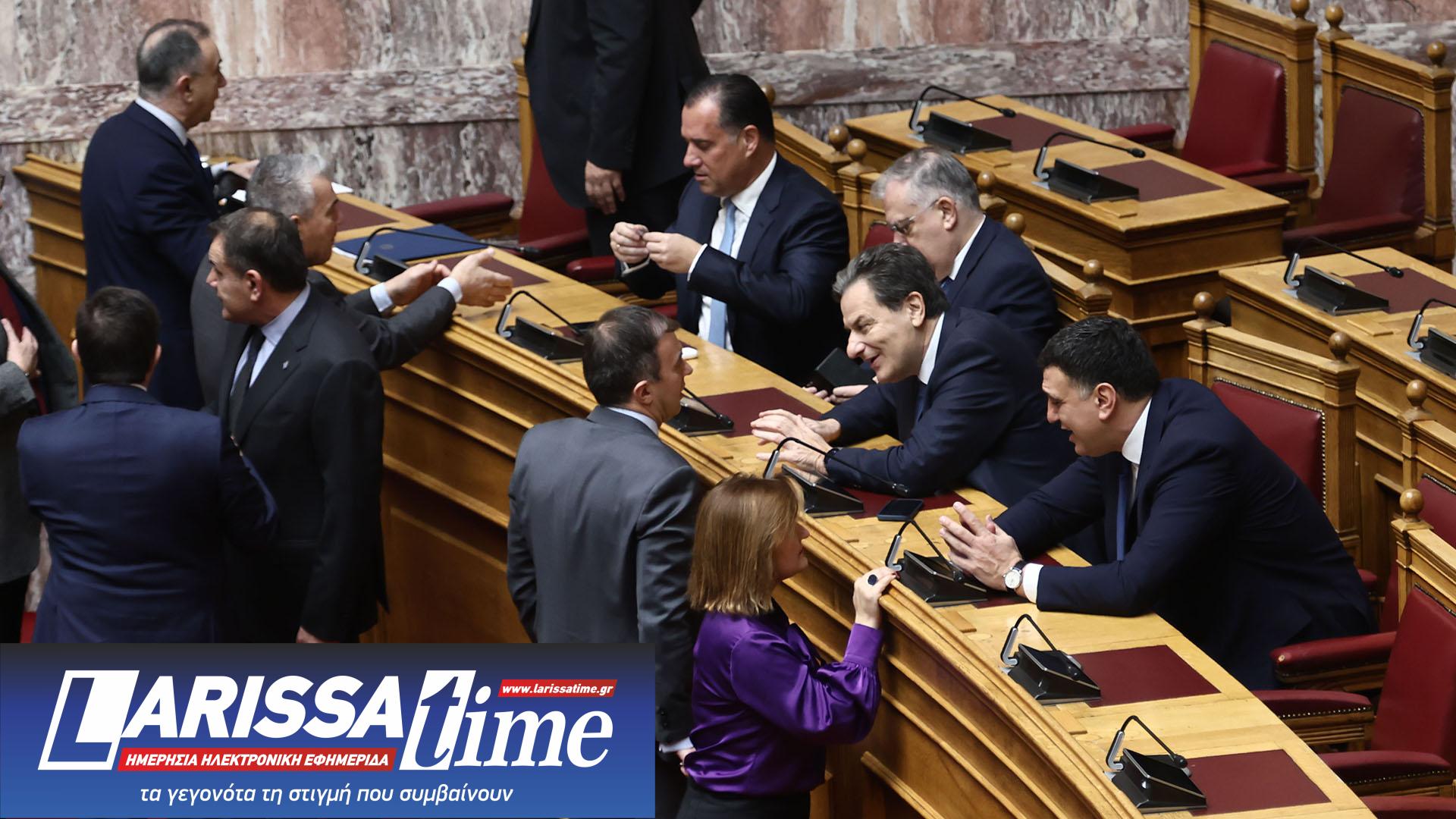 Βουλή: Πηγαδάκια, χαμόγελα και η «έξοδος» της Κωνσταντοπούλου – Στιγμιότυπα από την ψηφοφορία για εκλογή ΠτΔ-9